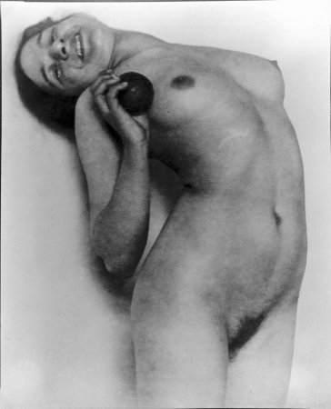 František Drtikol, Zakloněný akt s jablkem